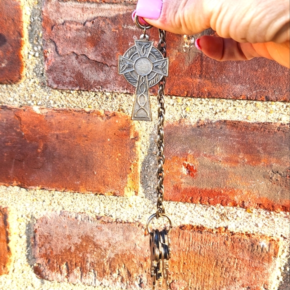 Anthropologie Celtic Cross With 7 Presto Lock Corp NY Keys Steampunk Ornament - Picture 9 of 9